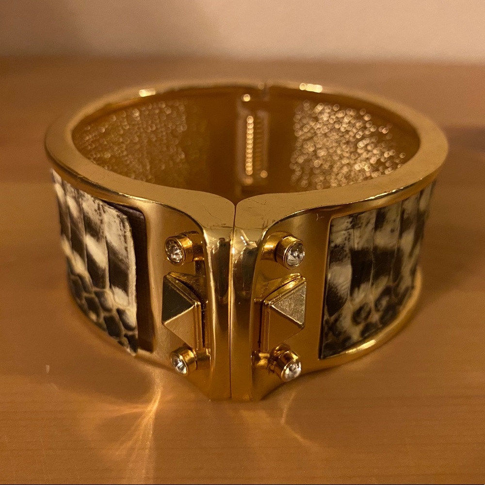 Beautiful STELLA & DOT gold statement cuff
